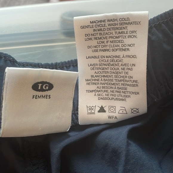 Columbia navy soft casual hiking style shorts with pockets - Picture 10 of 10